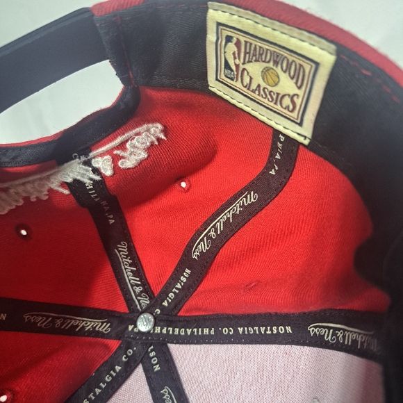 Vintage Mitchell & Ness Chicago Bulls Adjustable Cap Hat - Picture 5 of 5